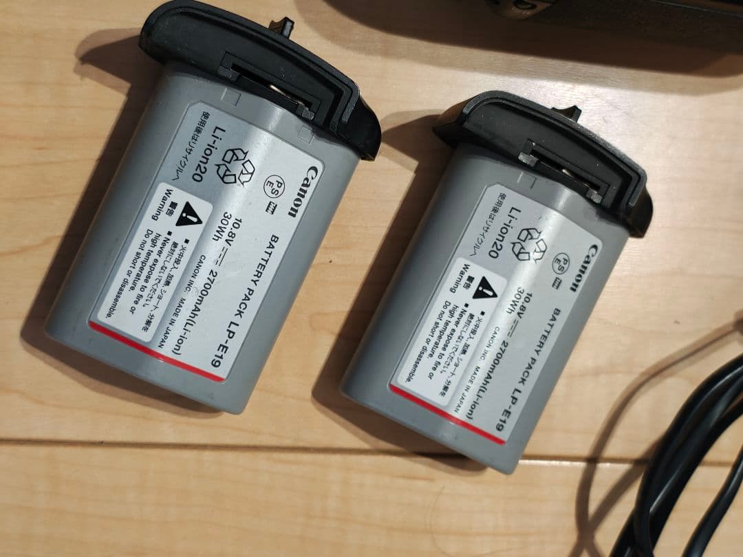 Canon EOS-1D X デジタル一眼レフカメラ 本体＋バッテリー×2