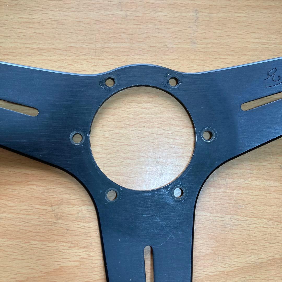 イタリア製のナルディ3本スポークの38㎝レザーハンドル