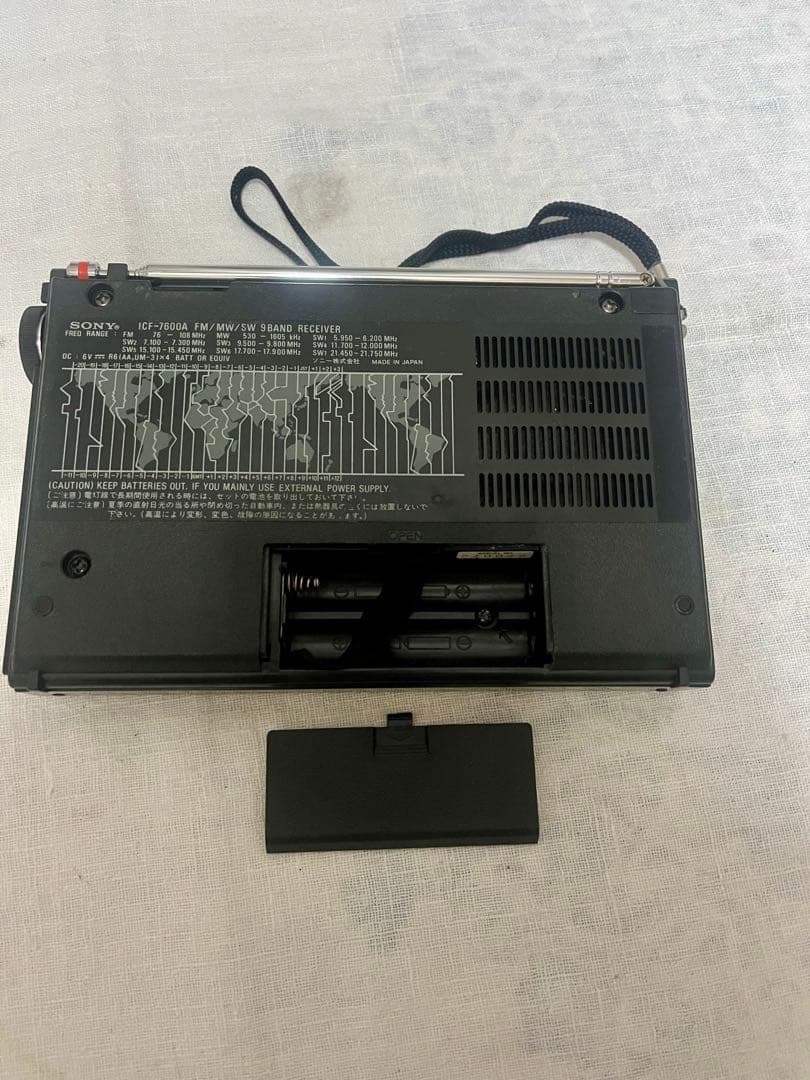 動作品　　SONY ICF-7600A FM/AM/SW 短波ラジオ