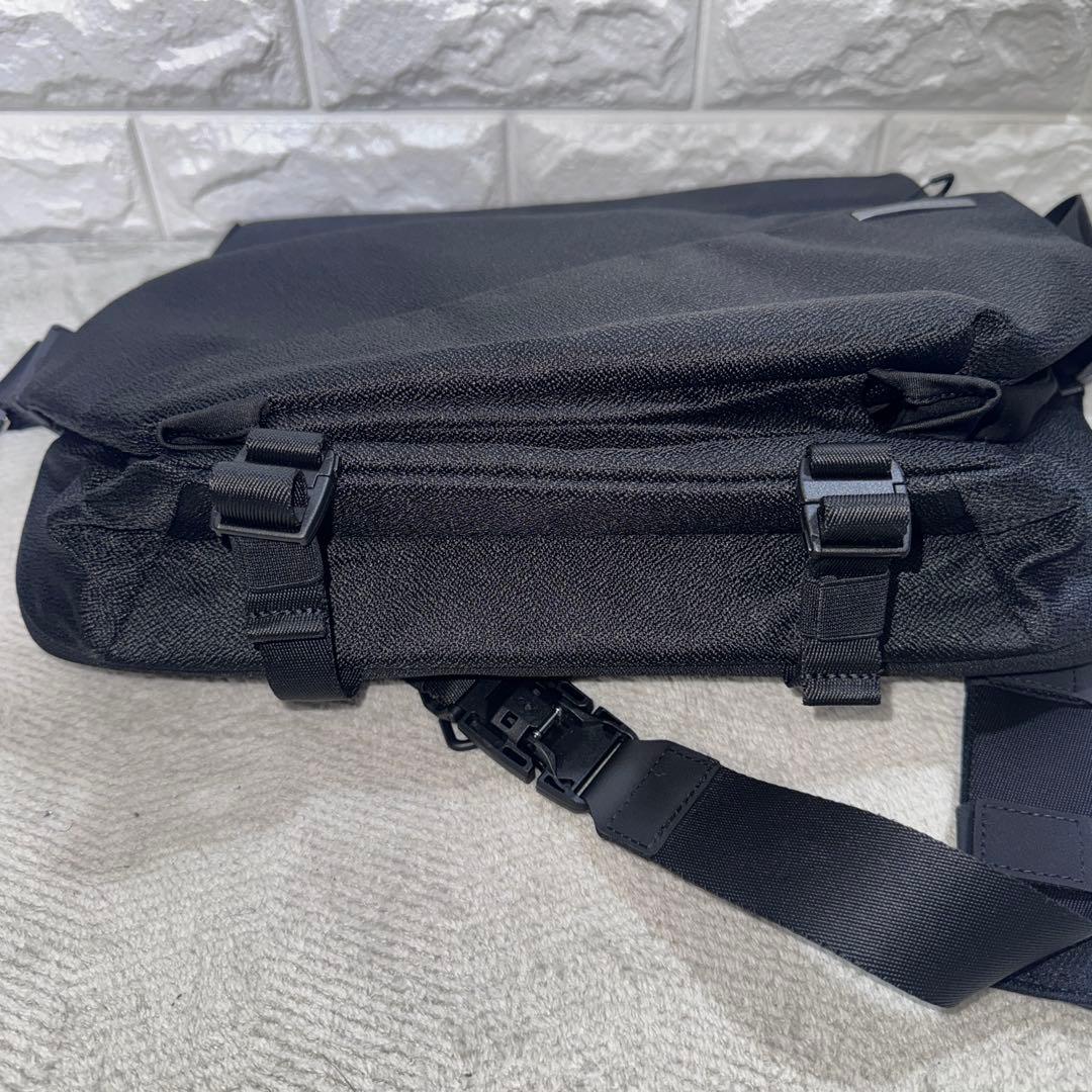 NIID ニードURBANATURE ボディ、メッセンジャーバッグ　ブラック