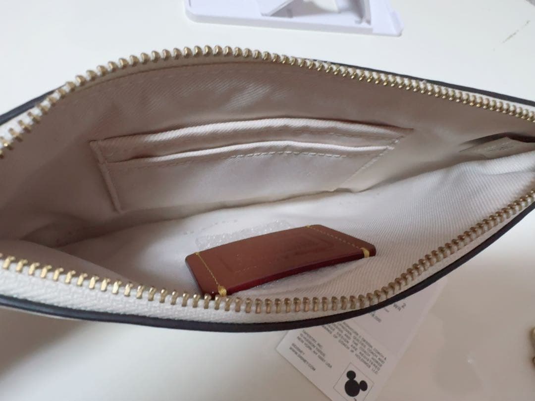 【新品・正規品】ディズニーコラボ商品 コーチ ポーチ