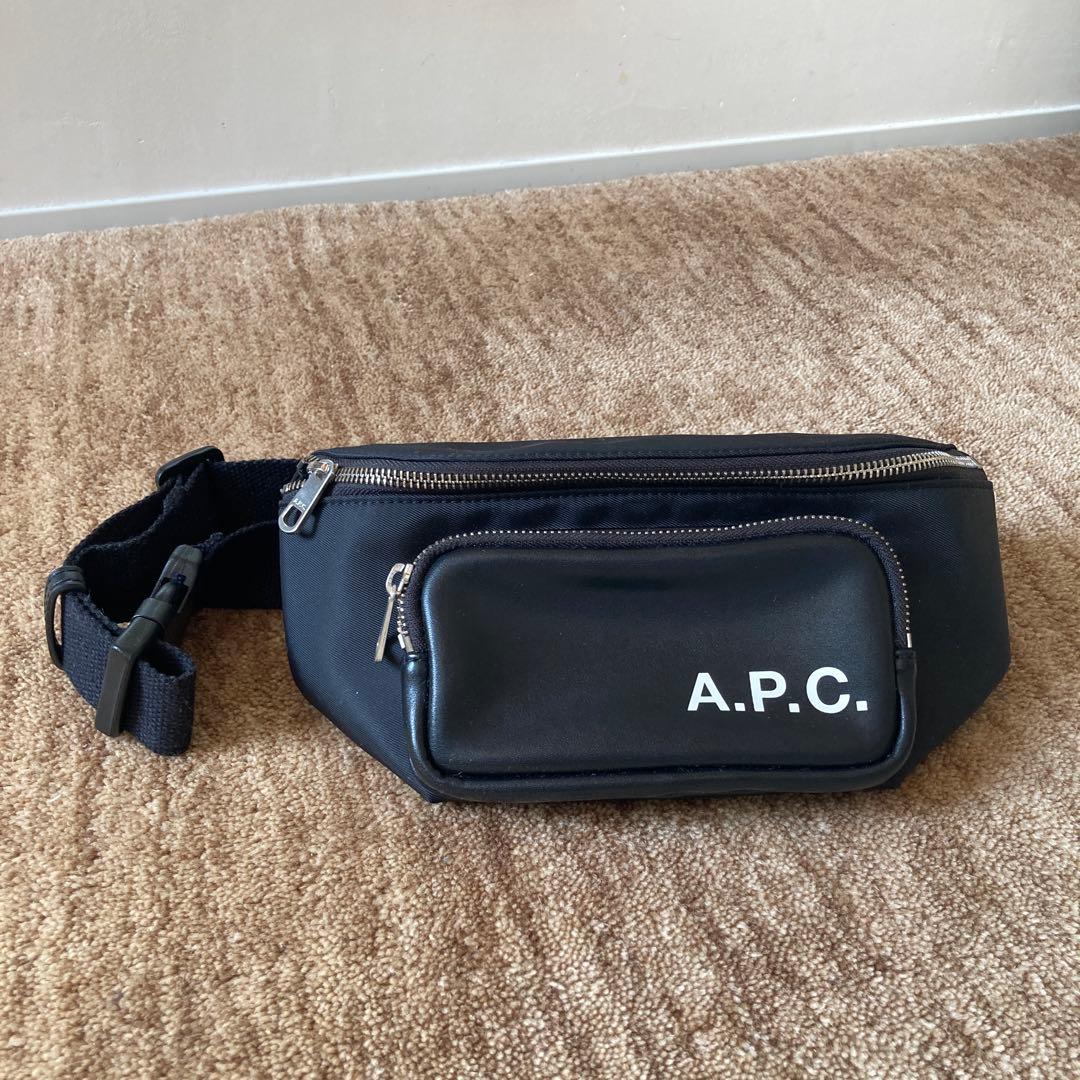 【状態良ほぼ未使用】APC 黒ボディバッグ ウエストポーチバッグアーペーセー
