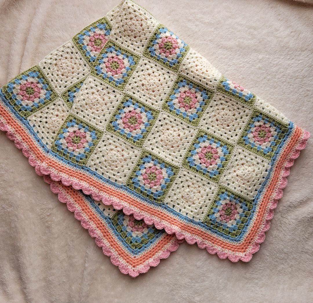 グラニースクエアモチーフ(ピンク花)のブランケット・マルチカバー