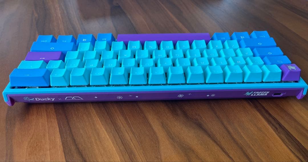 ducky One 2 mini frozen llama 静音赤軸