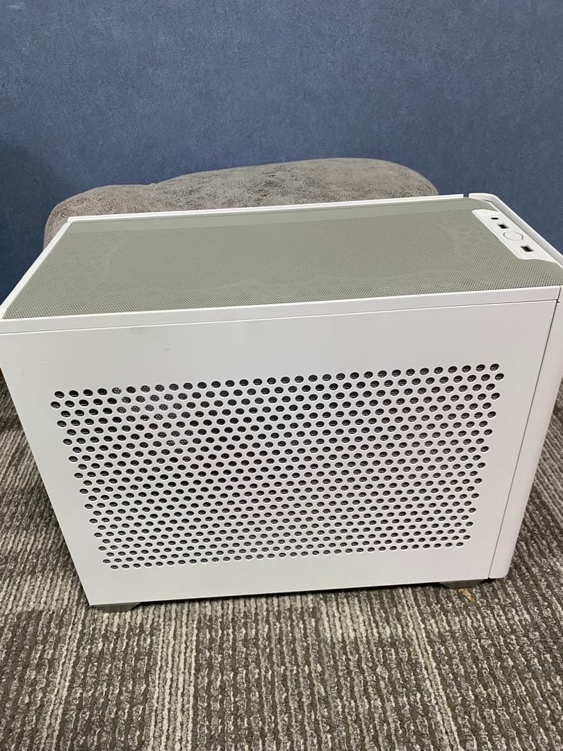 ホワイト メッシュデザイン PCケース