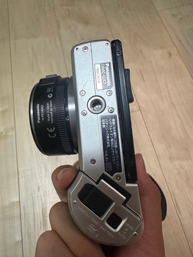 LUMIX GX7 ミラーレスカメラ 14-42mm