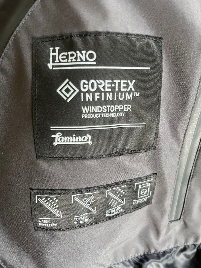Herno laminarゴアテックス ウインドストッパーダウンコート42