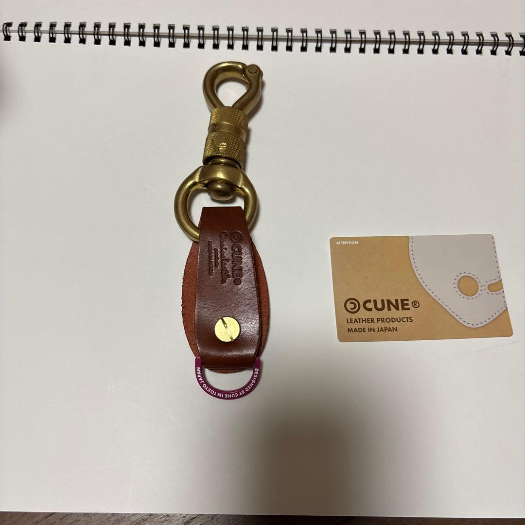 CUNE ごついレザーキーホルダー
