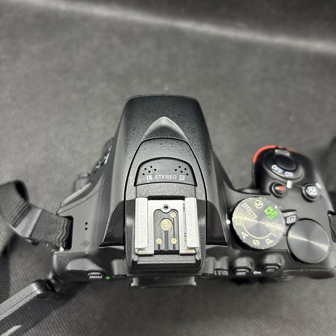 Nikon デジタル一眼レフカメラ D5600 本体　バッテリー2個付き