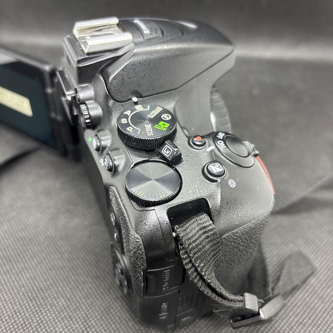 Nikon デジタル一眼レフカメラ D5600 本体　バッテリー2個付き