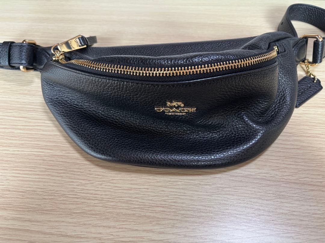 ひまわり様専門　COACH ブラックレザー ボディバッグ