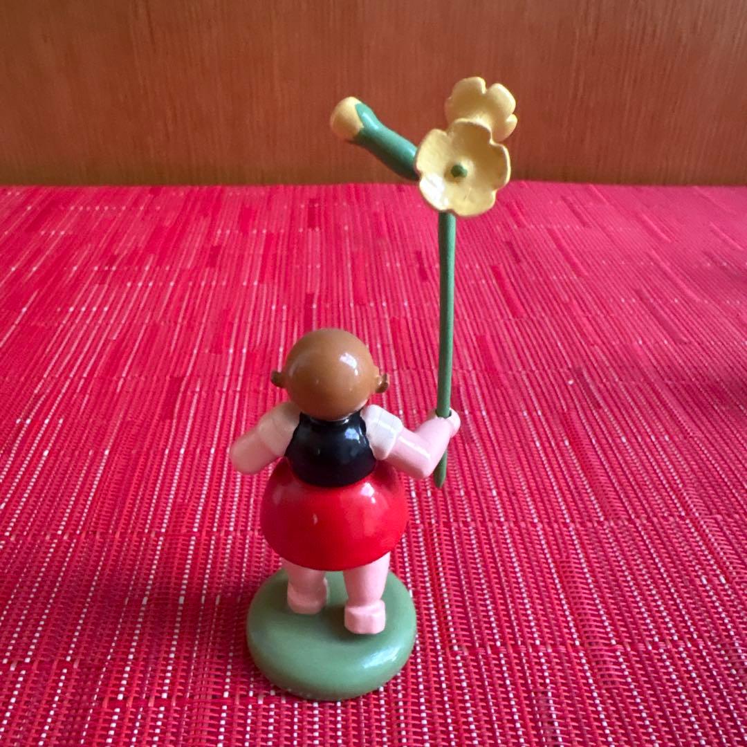 ドイツザイフェン　花を持つ女の子4点セット