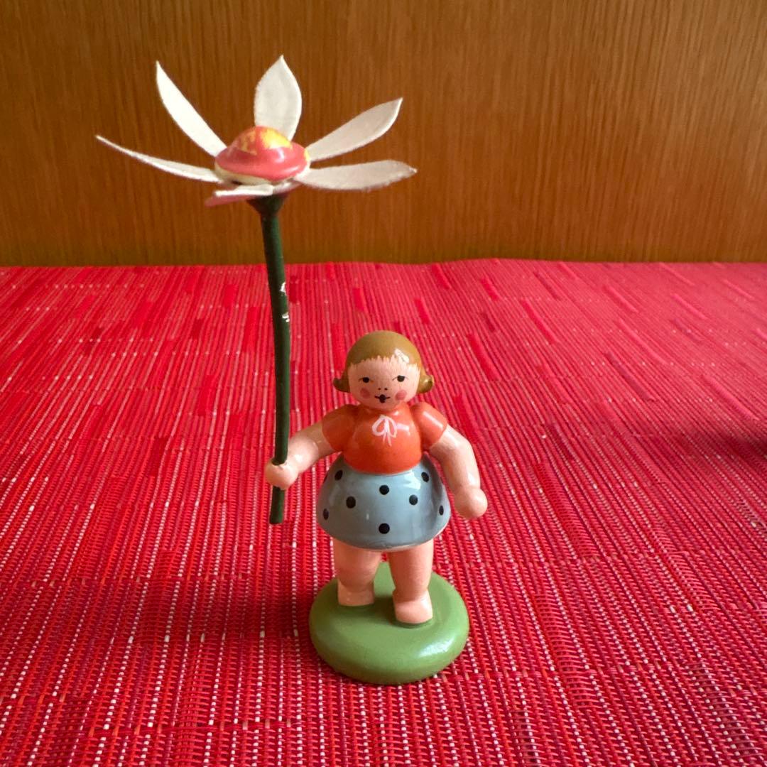 ドイツザイフェン　花を持つ女の子4点セット