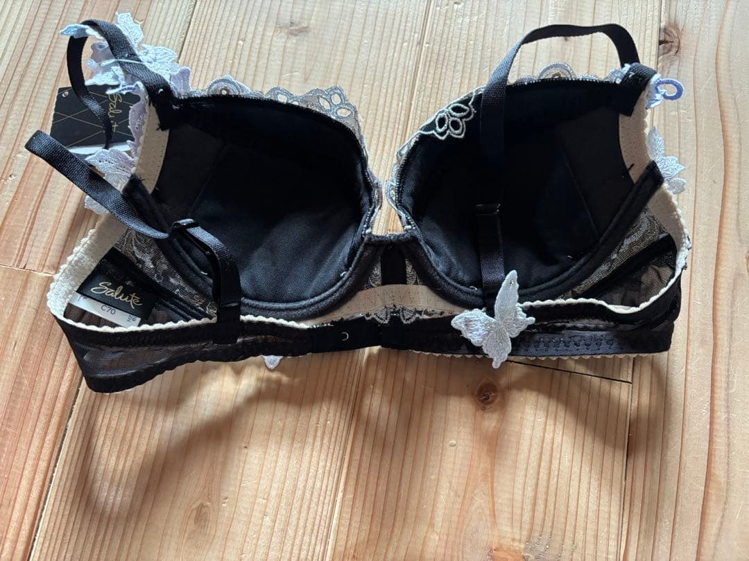 Salute 花柄刺繍 ブラジャーショーツセット M 黒