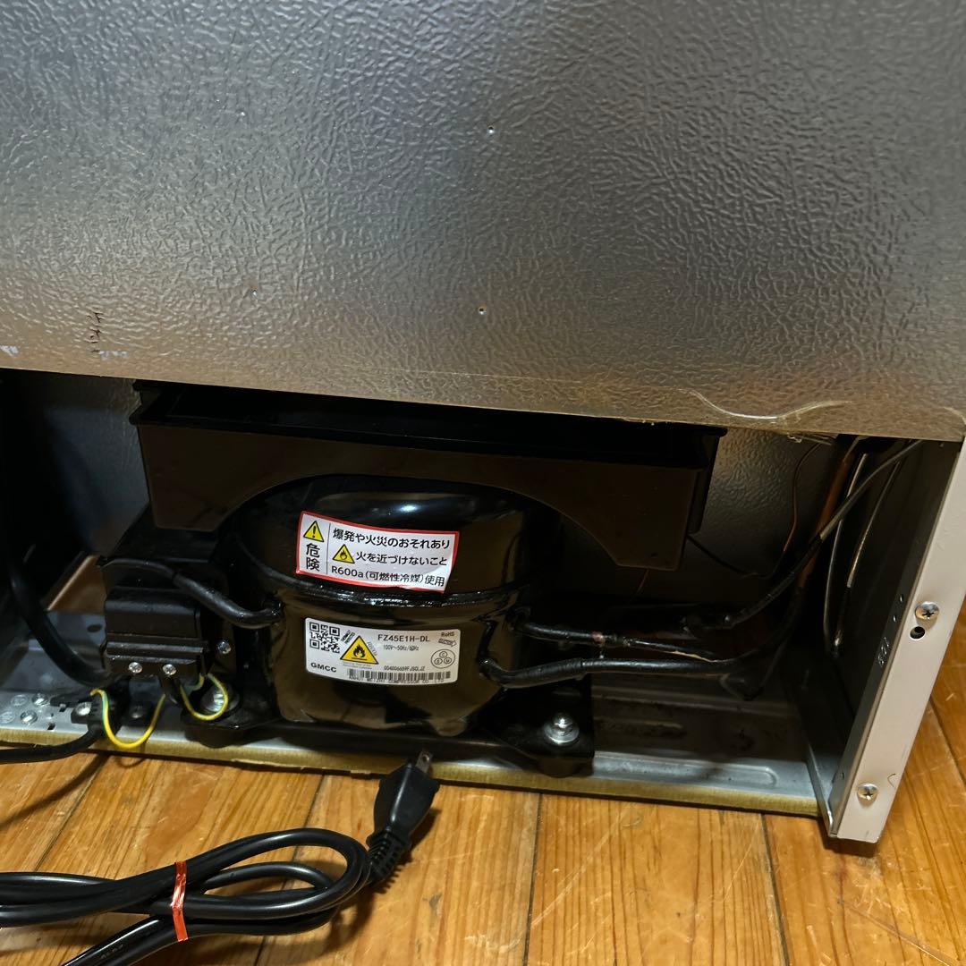 【美品】アイリスオーヤマ　冷凍冷蔵庫　81リットル　AF81-W　右開き