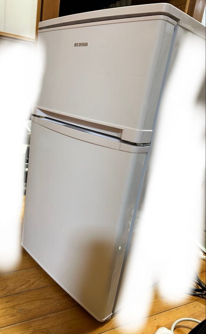 【美品】アイリスオーヤマ　冷凍冷蔵庫　81リットル　AF81-W　右開き