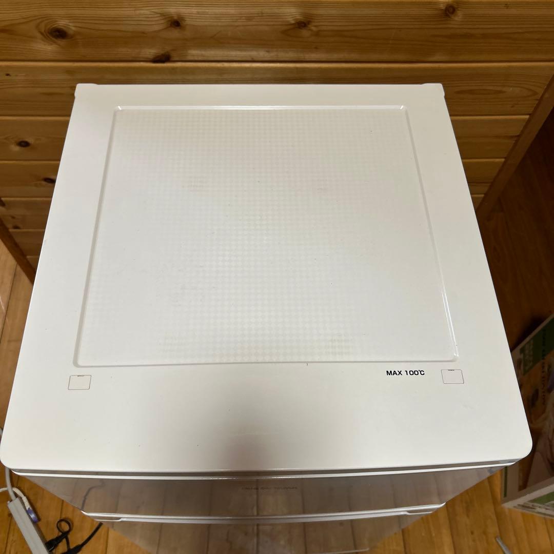 【美品】アイリスオーヤマ　冷凍冷蔵庫　81リットル　AF81-W　右開き