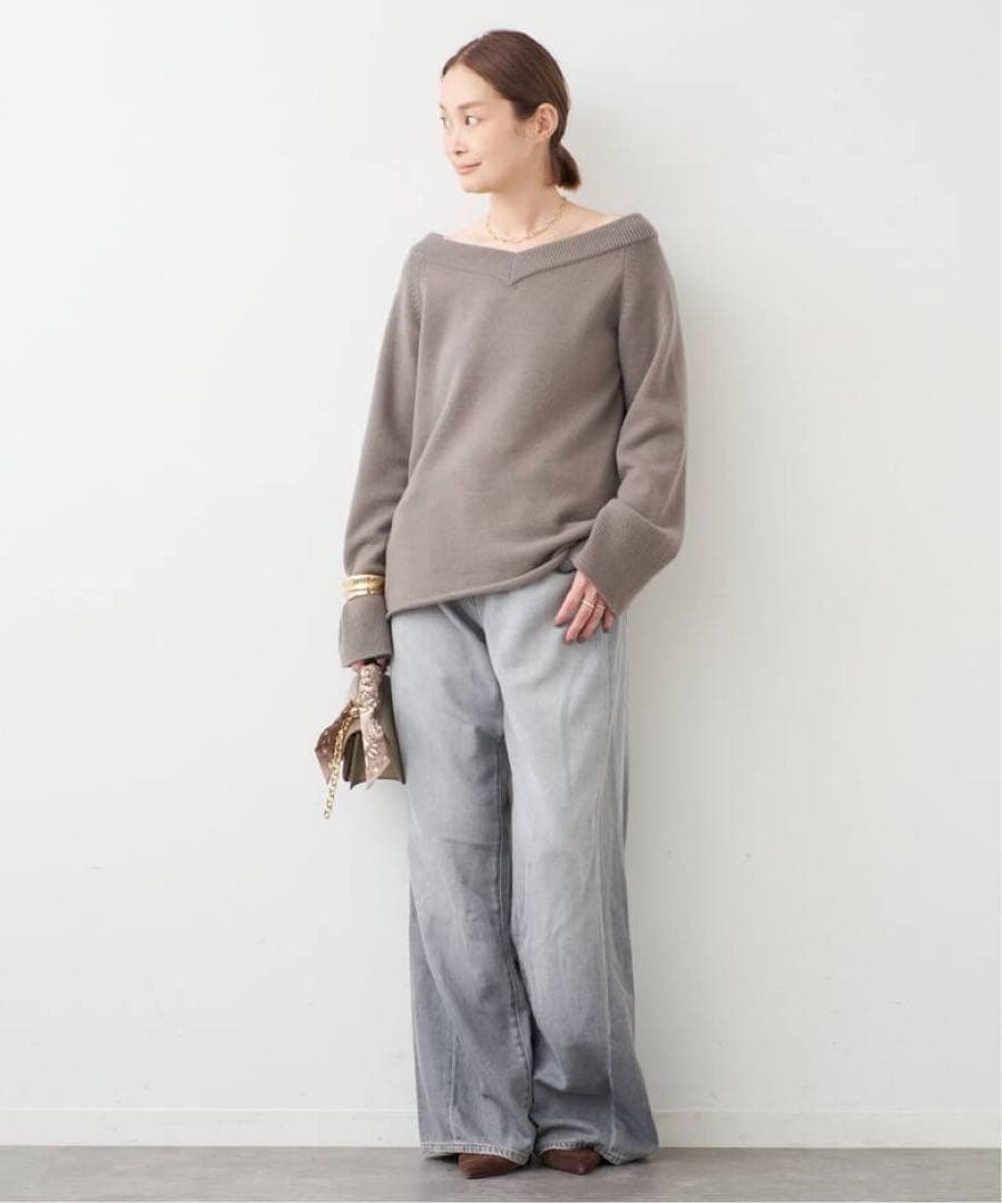 *ミドルゲージ Vネック ニット