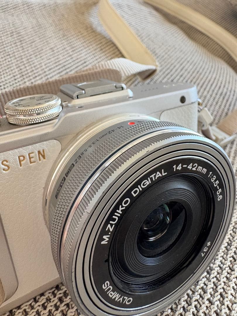 OLYMPUS PEN E-PL8 白