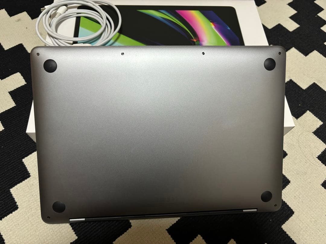 MacBook本体 Apple MacBook Pro (13-inch, M2, 2022)