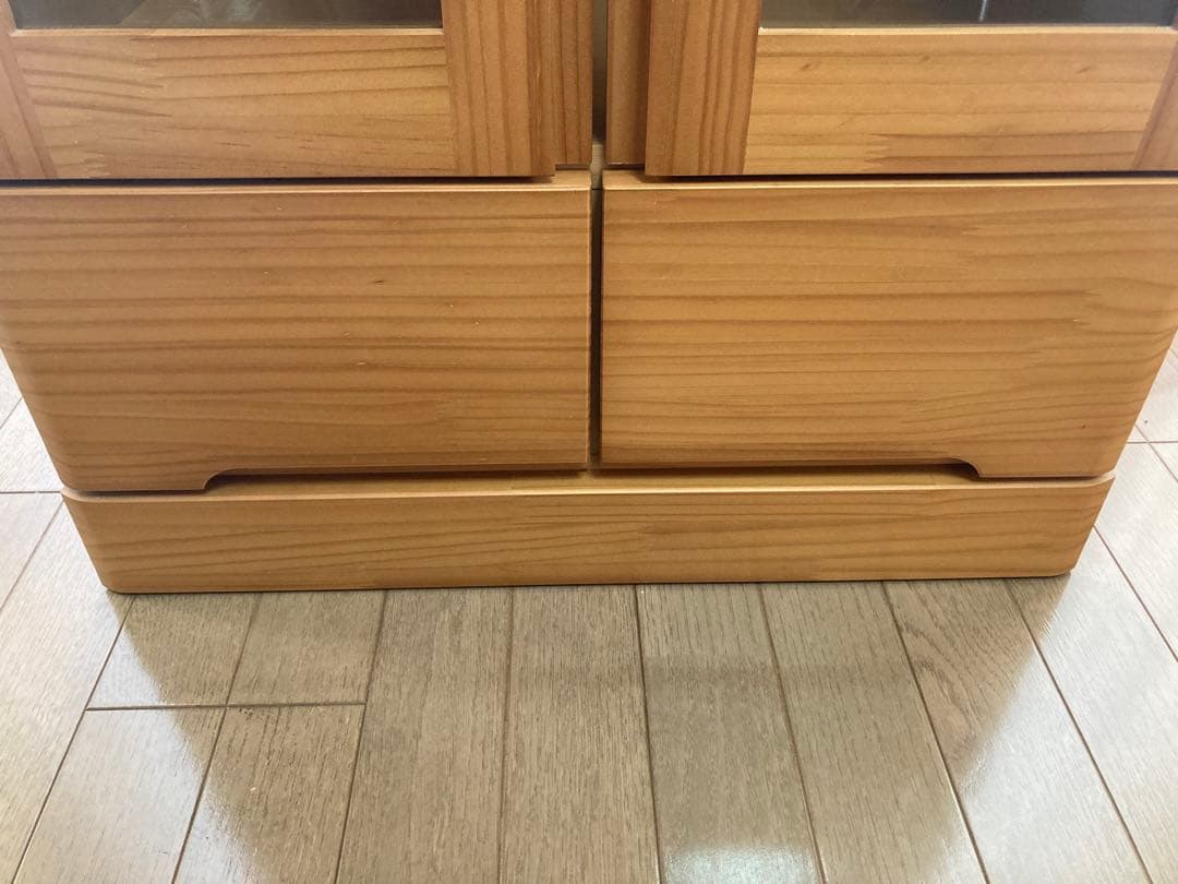 ガラス扉付き本棚