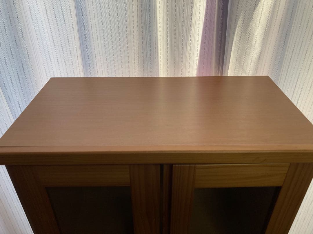 ガラス扉付き本棚