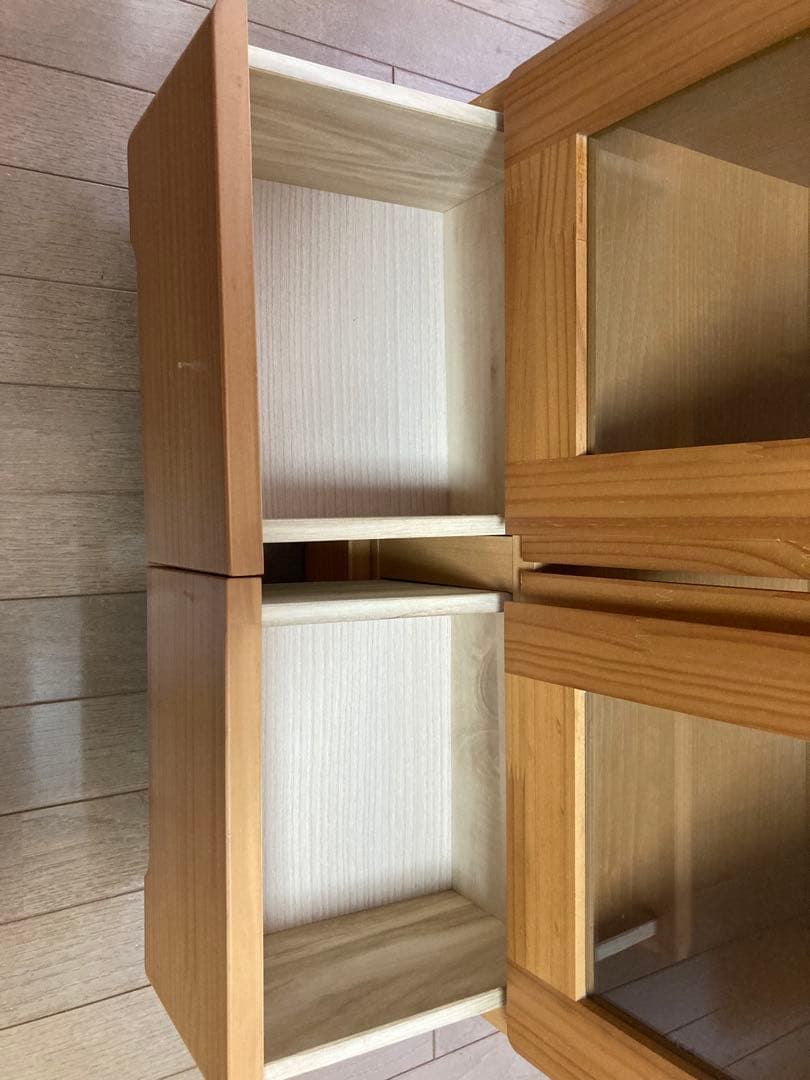 ガラス扉付き本棚