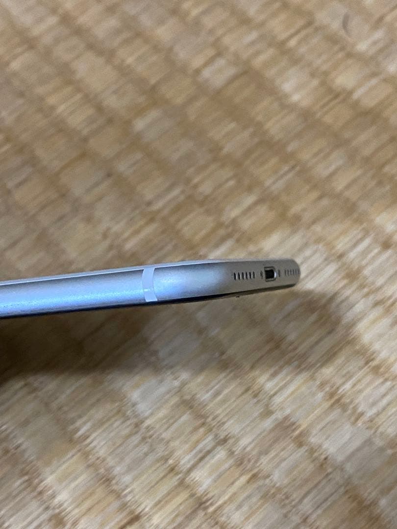 Apple iPhone SE (A2296)第2世代64GB