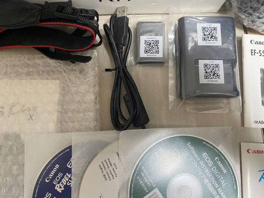 キヤノン　Canon EOS Kiss X7 ダブルズームキット　一眼レフカメラ