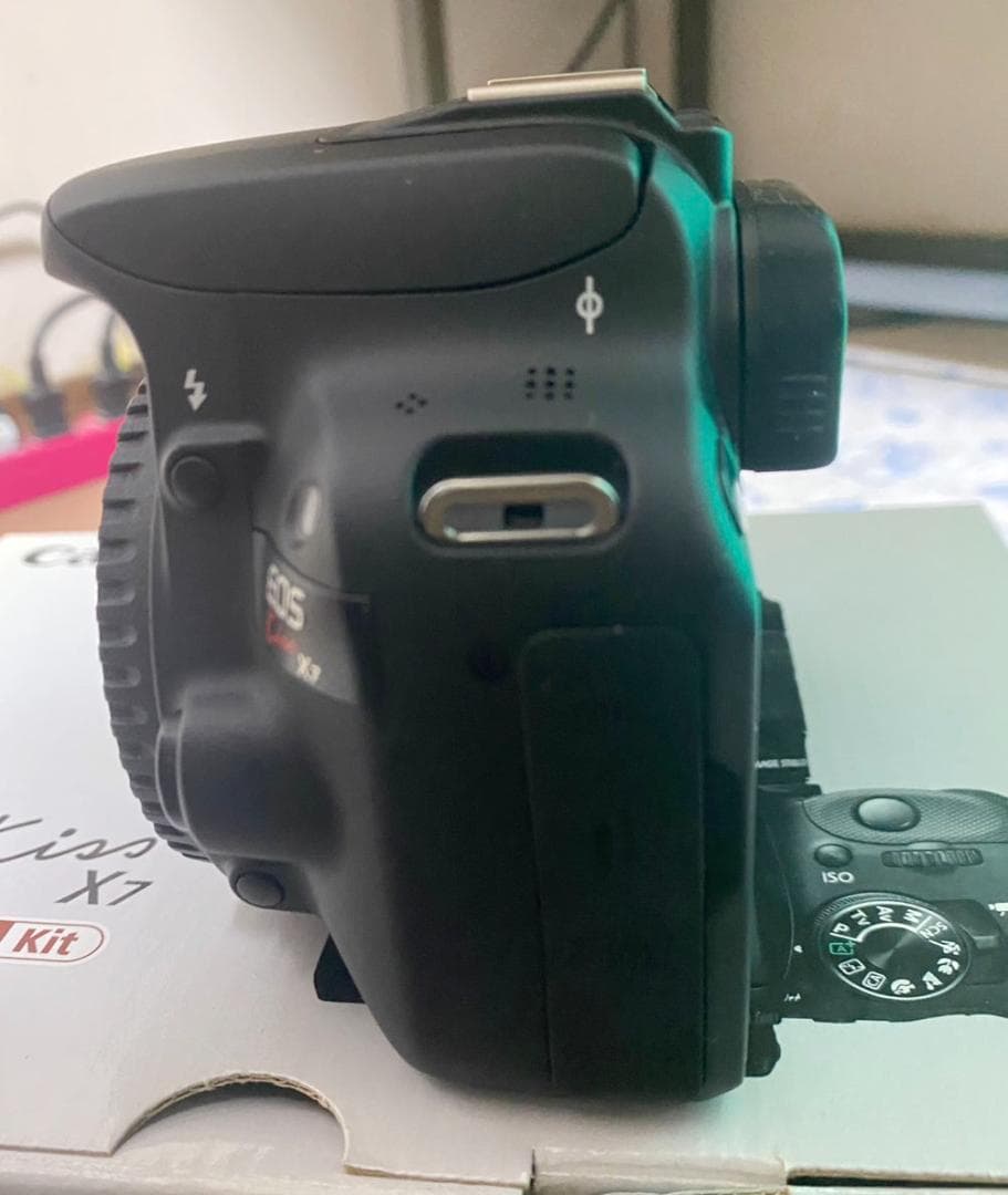 キヤノン　Canon EOS Kiss X7 ダブルズームキット　一眼レフカメラ