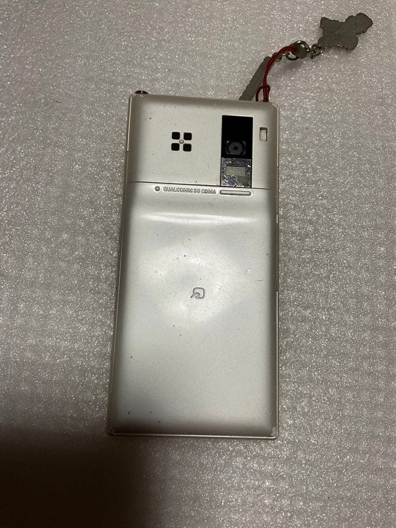 au／ソフトバンクの中古携帯電話（ガラゲー）3機種セット。【バラ売不可能】。