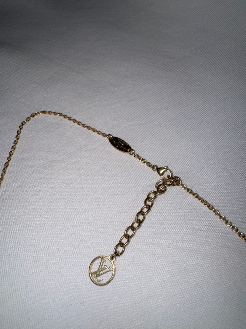 り*り様 LOUIS VUITTON ルイヴィトン エッセンシャルV M6108