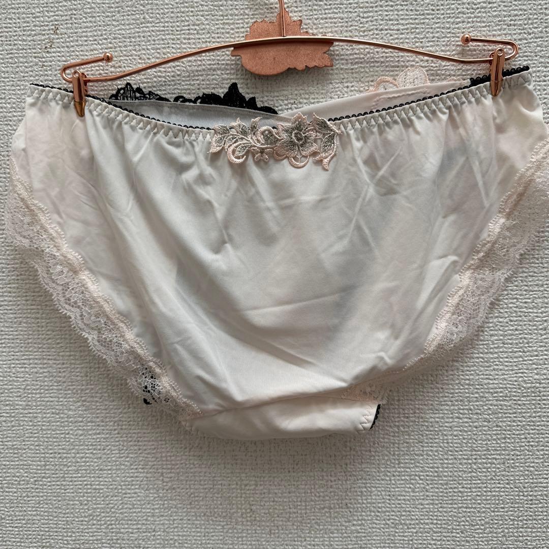 新作サルート28G★新品★ブラD75&ショーツＬセット