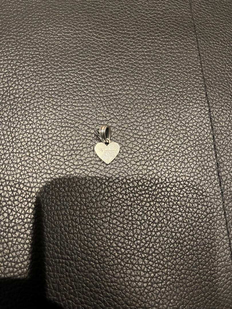 アクセサリー Antidote Engraved Heart Pendant