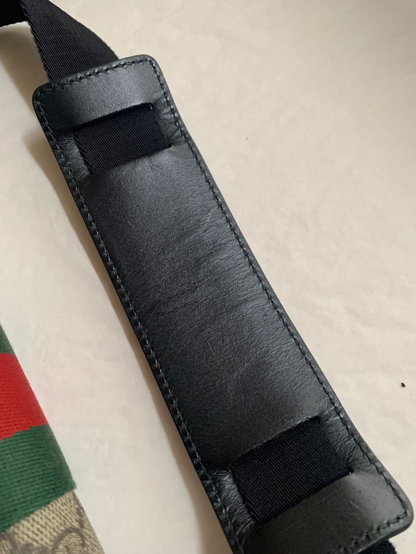 ライラ! Gucci GGパターン メッセンジャーバッグ