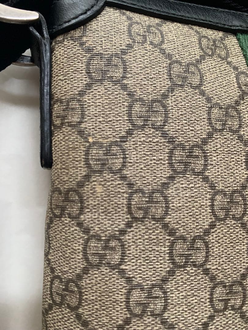 ライラ! Gucci GGパターン メッセンジャーバッグ