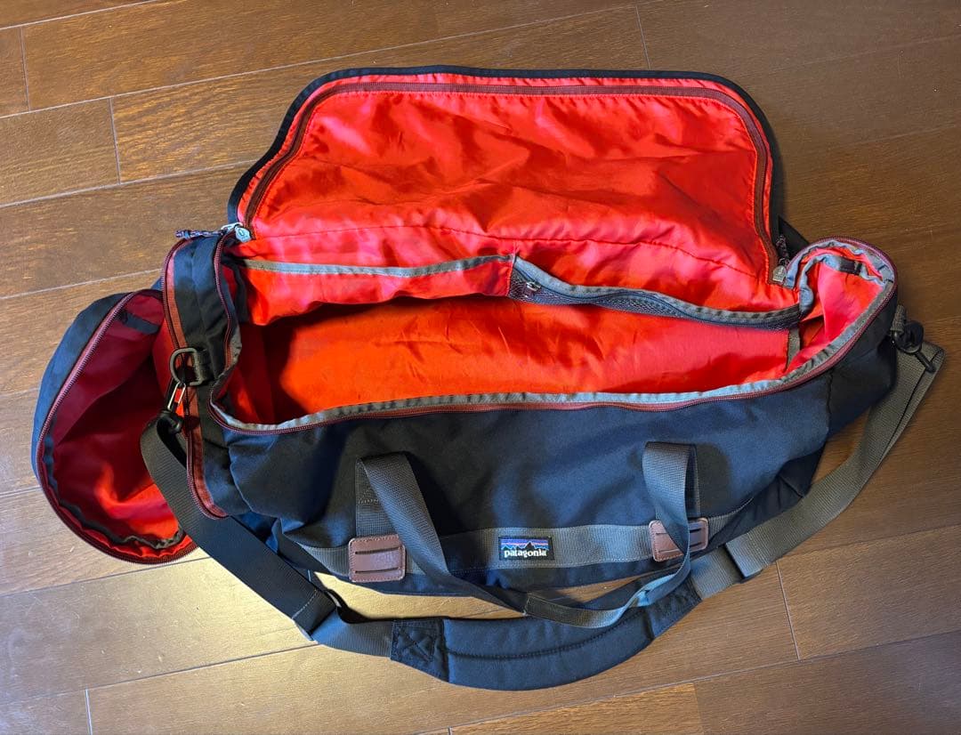 Patagonia ボストンバッグ ブラック/レッド