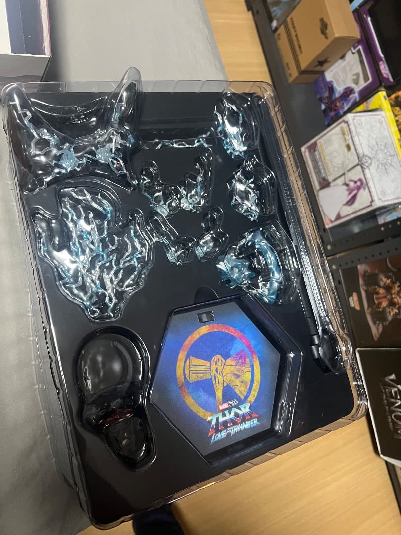 ホットトイズ マーベル アベンジャーズ THOR 1/6