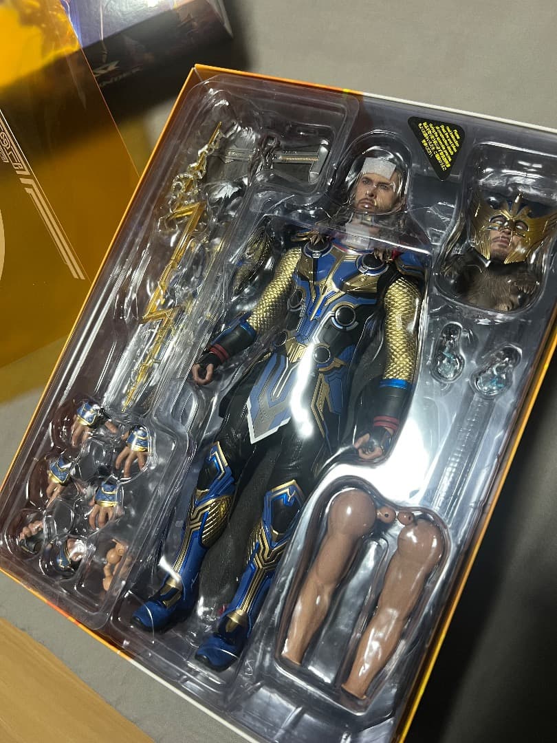 ホットトイズ マーベル アベンジャーズ THOR 1/6