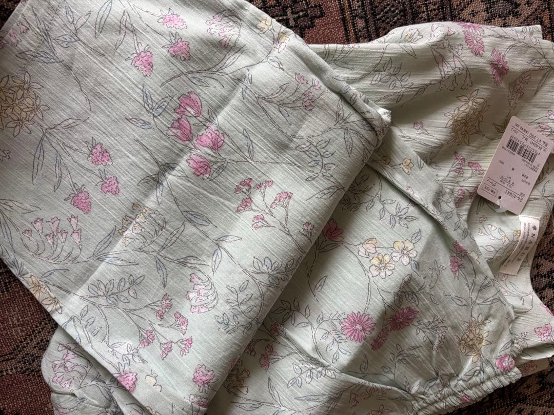 なかよし！ナルエー新品！涼しくて優しい花柄 グリーンとブルーのパジャマ