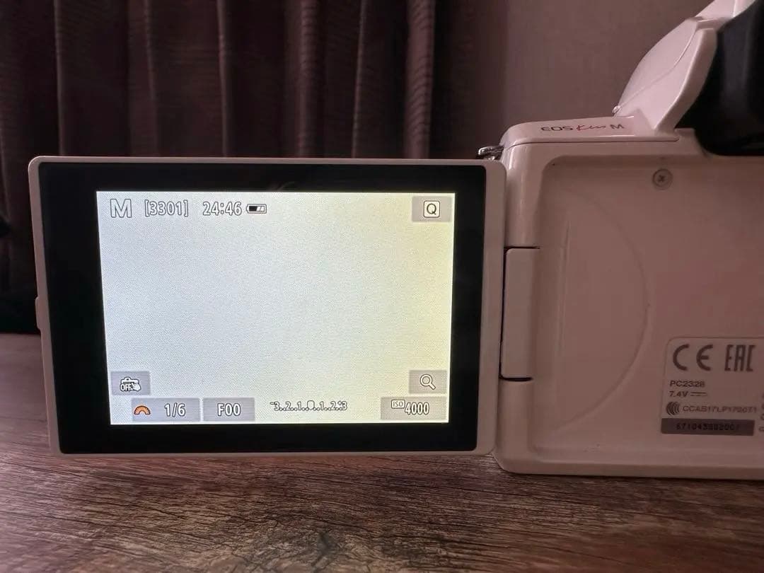 ✮reeeee✮ Canon EOS kissM(充電器・充電池2個付き)