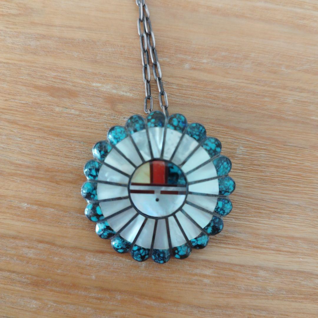 インディアンジュエリー V&E Niiha作 ズニ族 サンフェイス