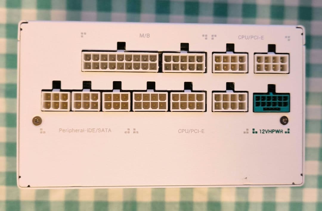 DEEPCOOL PX850G WH フルモジュラー電源 850W。