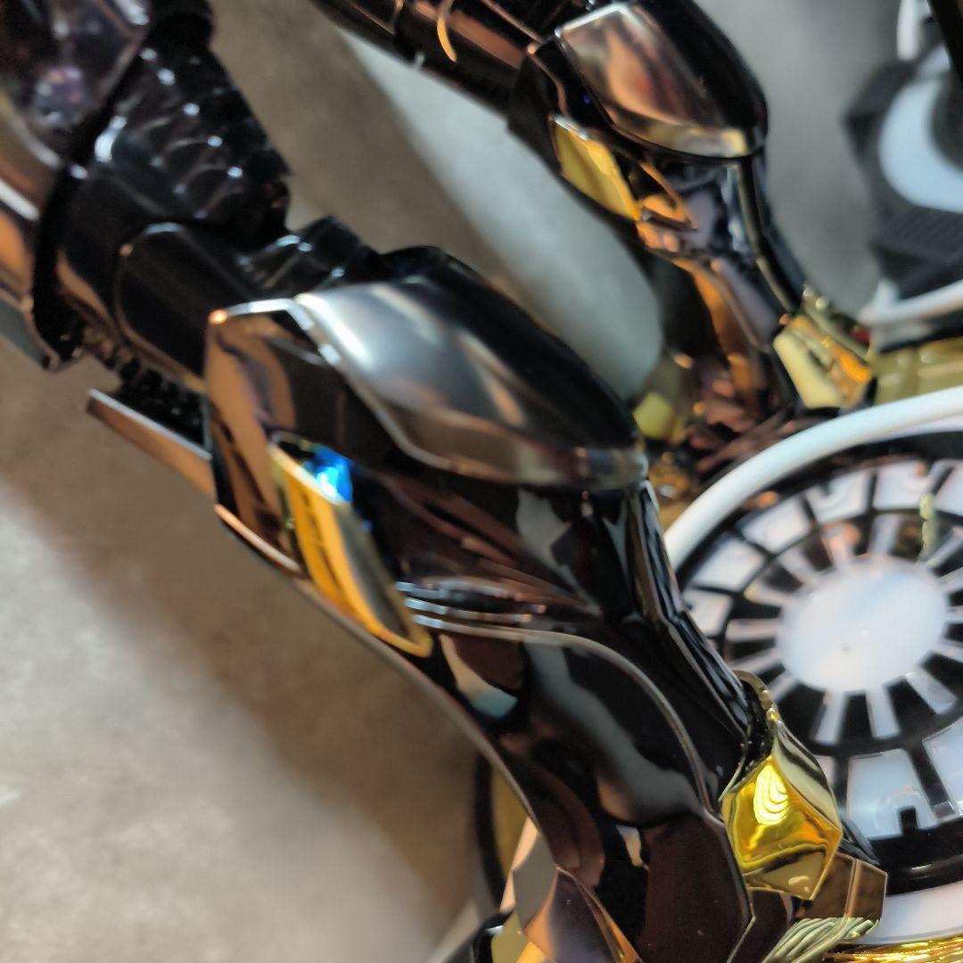 ホットトイズ　アイアンマン・マーク7（ブラック＆ゴールド版）追加ライト