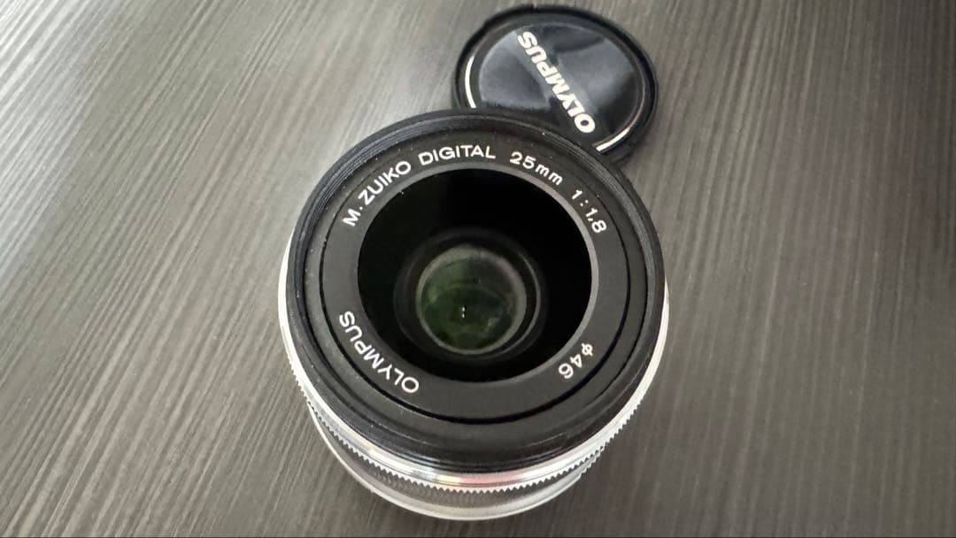 OLYMPUS PEN E-PL8 シルバー & M.ZUIKO25mmF1.8