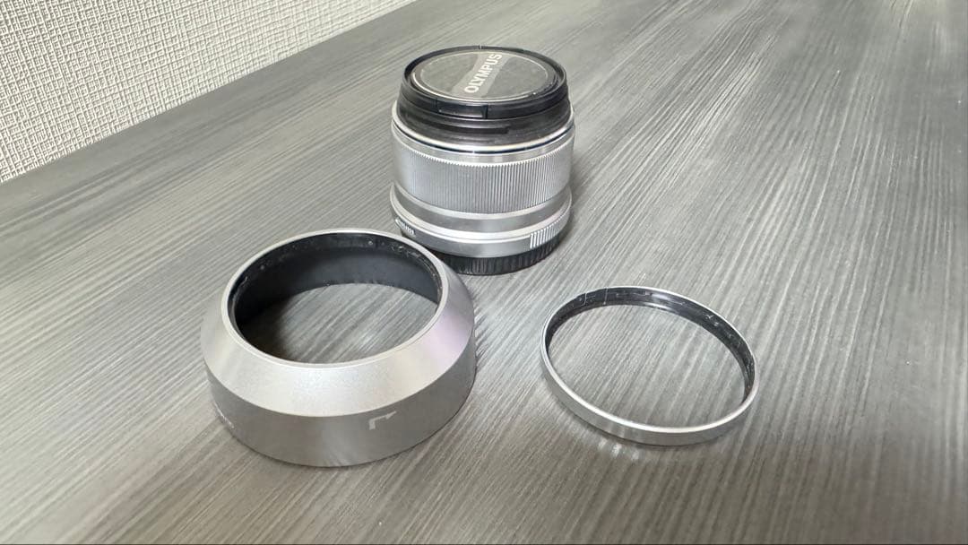 OLYMPUS PEN E-PL8 シルバー & M.ZUIKO25mmF1.8