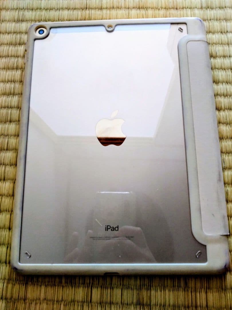 Apple iPad(第５世代) 32GB　ゴールド　ケース付き