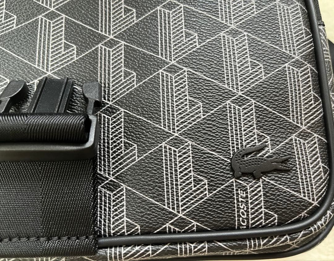 LACOSTE ラコステ モノグラム ショルダーバッグ