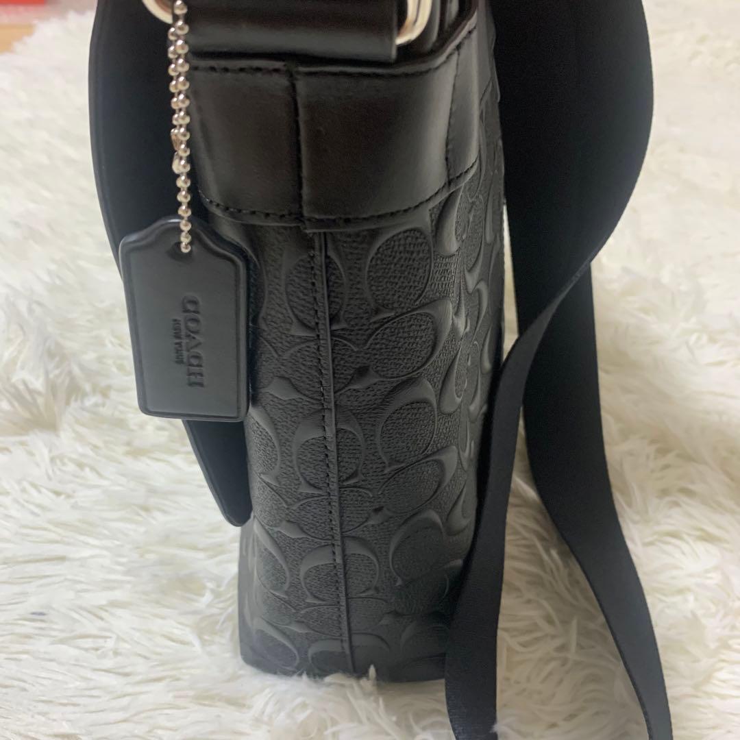 コーチ　F72220 メッセンジャーバック　エンボス　シグネチャー　レザー　黒