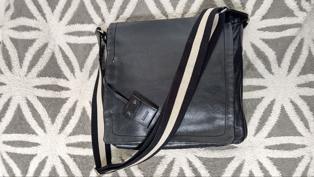 【BALLY】 バリー　レザーメッセンジャーバッグ　ブラック